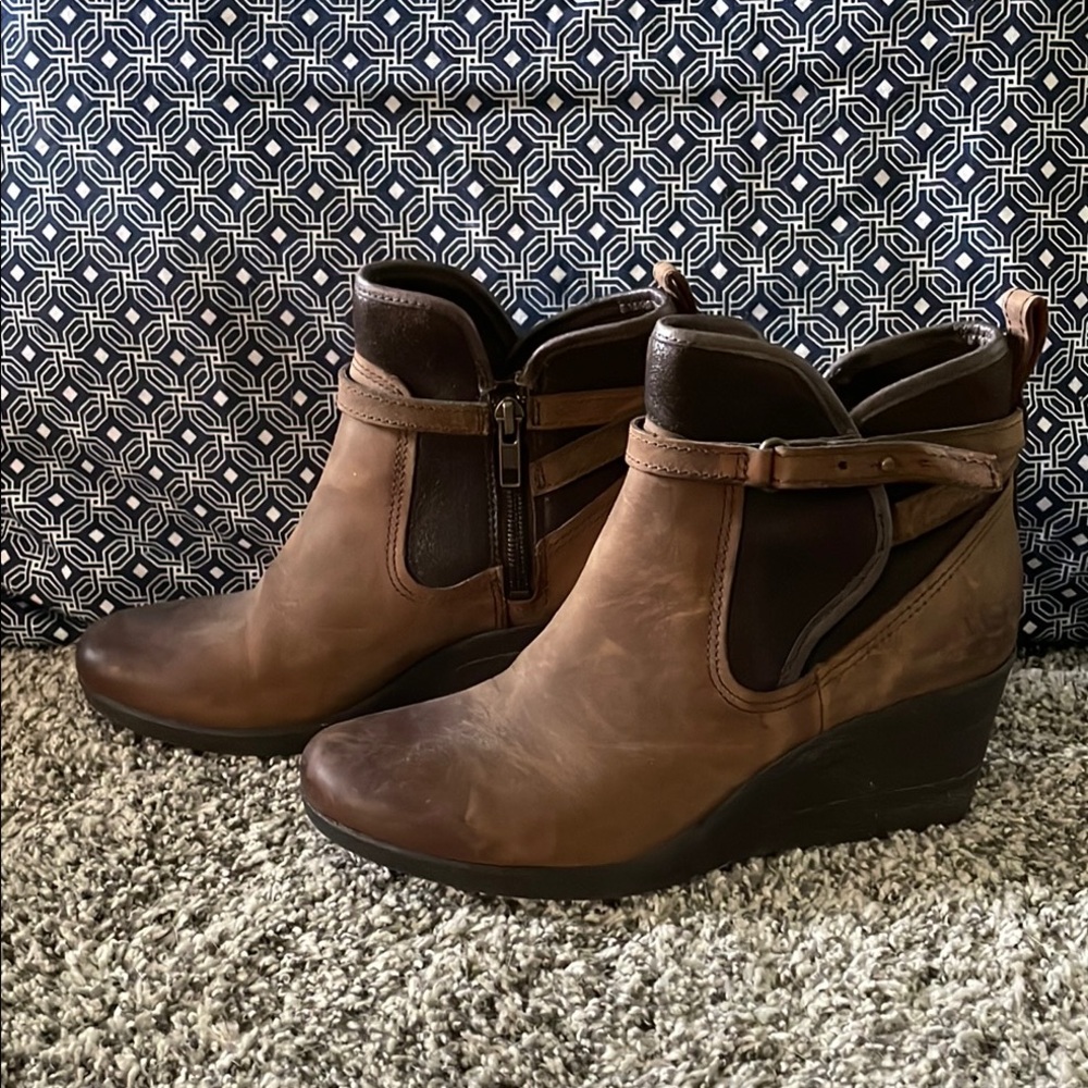 UGG Brown Ankle Booties with Wedge Heel - Picture 2 of 9